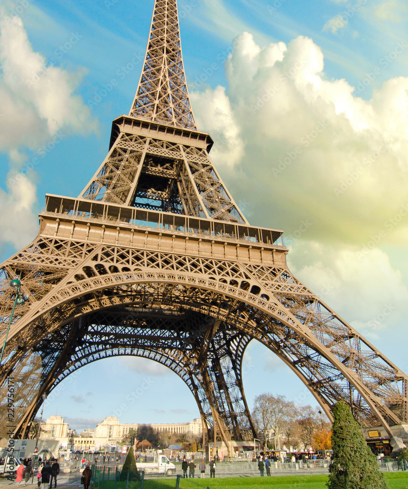 Fototapeta premium Sky Colors over Eiffel Tower, Paris