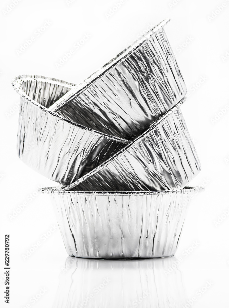 Obraz premium Foil food delivery container isolated on the white background.