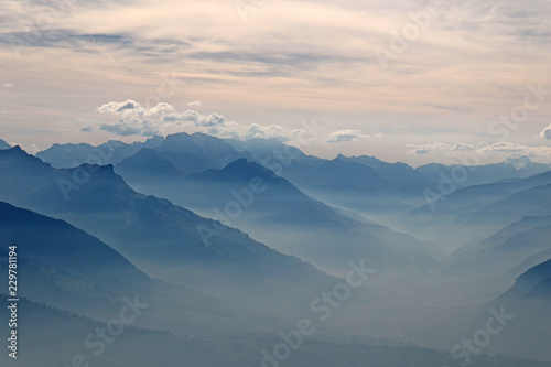 Aussicht vom Niederhorn, Berner Alpen, Schweiz  © Schlierner