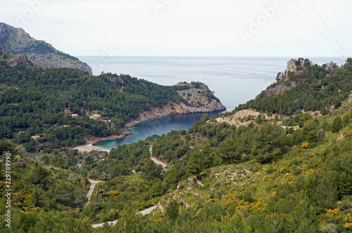 Spanien Mittelmeer Mallorca Strand Panorama Küste Steilküste Klippen Berge Meer Bucht