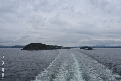 Autofähre, Fähre, Fährschiff, Schiff, Reeling, Heck, Deck, Wasserstraße, Langesund, Hirtshals, Norwegen, Dänemark, Landeplatz, Hubschrauber photo