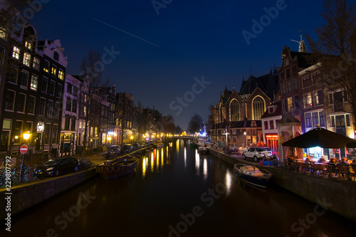 Canal nocturno de Amsterdam