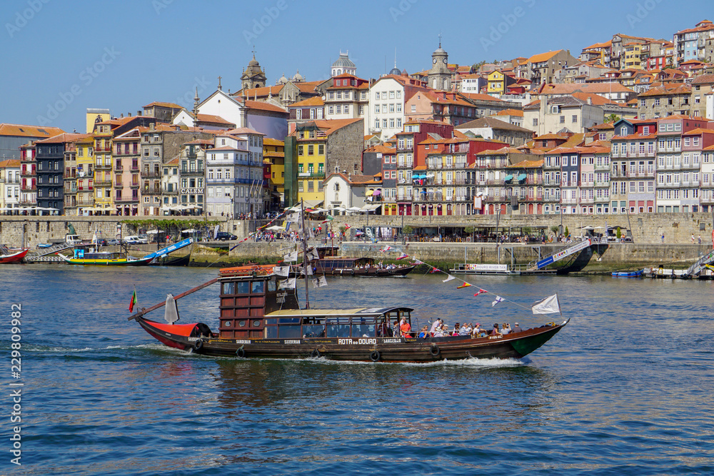 Boat in Porto
