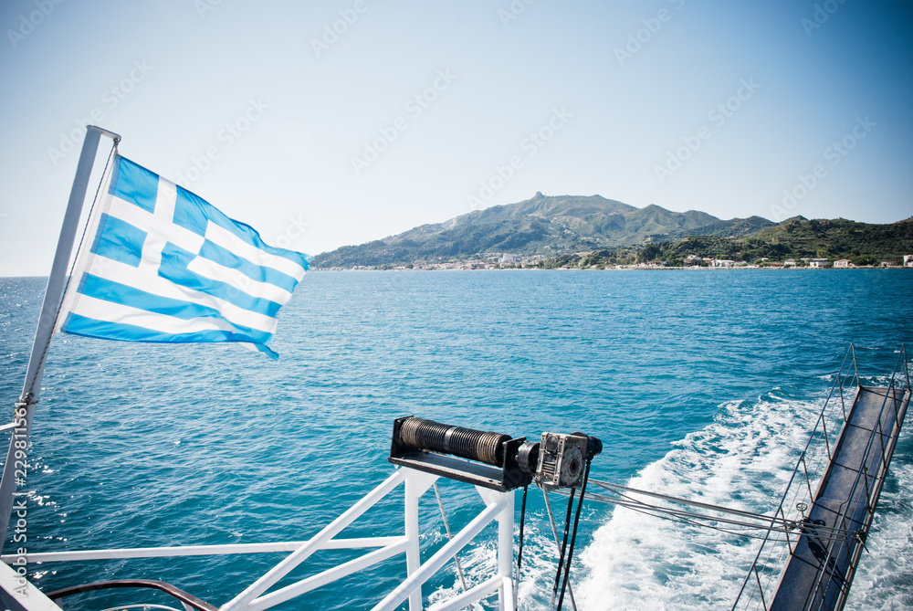 bandera grecka na łodzi - obrazy, fototapety, plakaty 