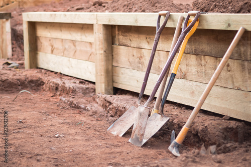 Garden tools, Retaining wall 