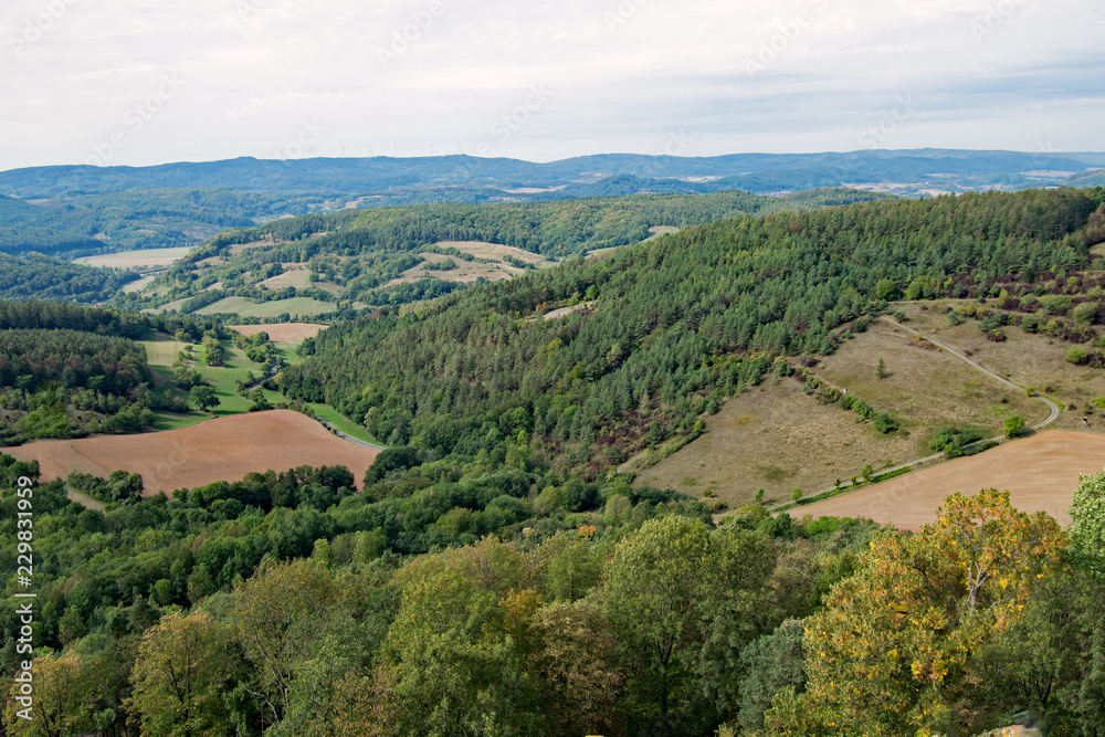 Blick über die Hügellandschaft im Landkreis Eichsfeld, Thüringen, Deutschland 
