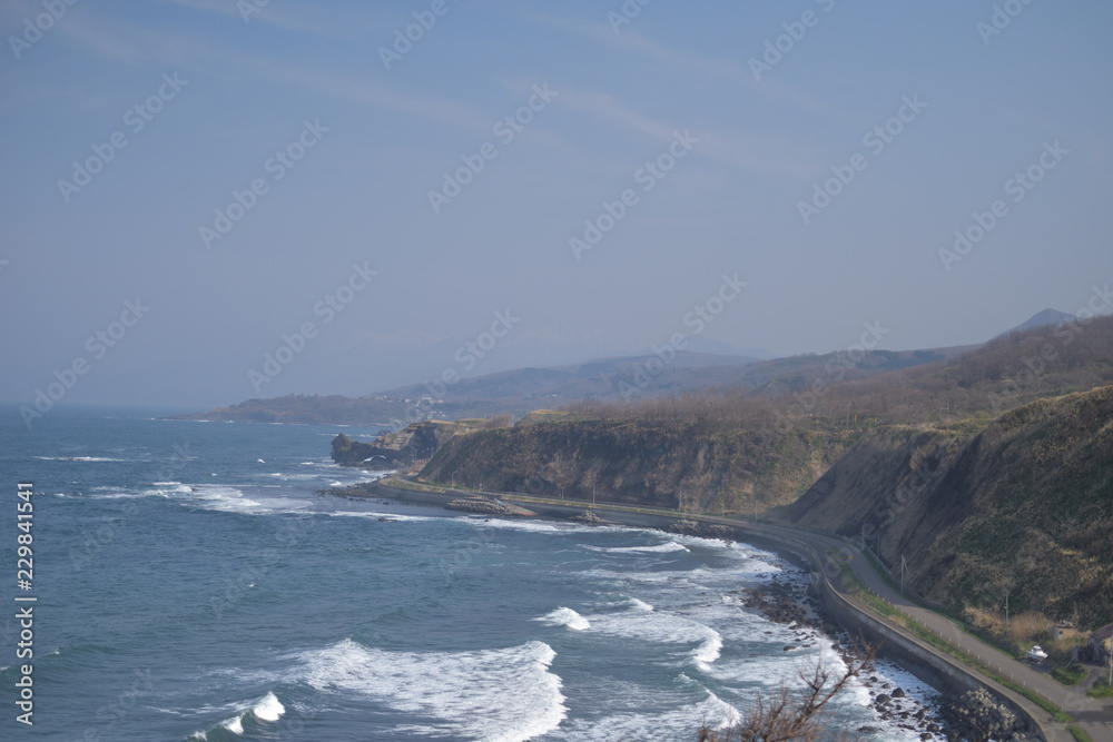 Fototapeta premium 丘と海岸線