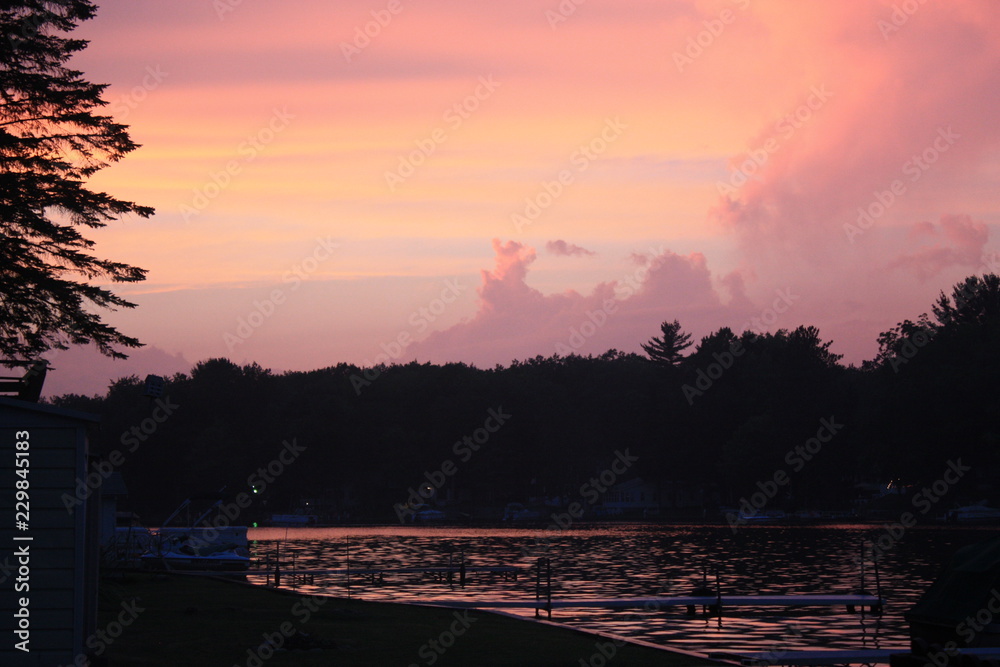 Naklejka premium sunset on lake