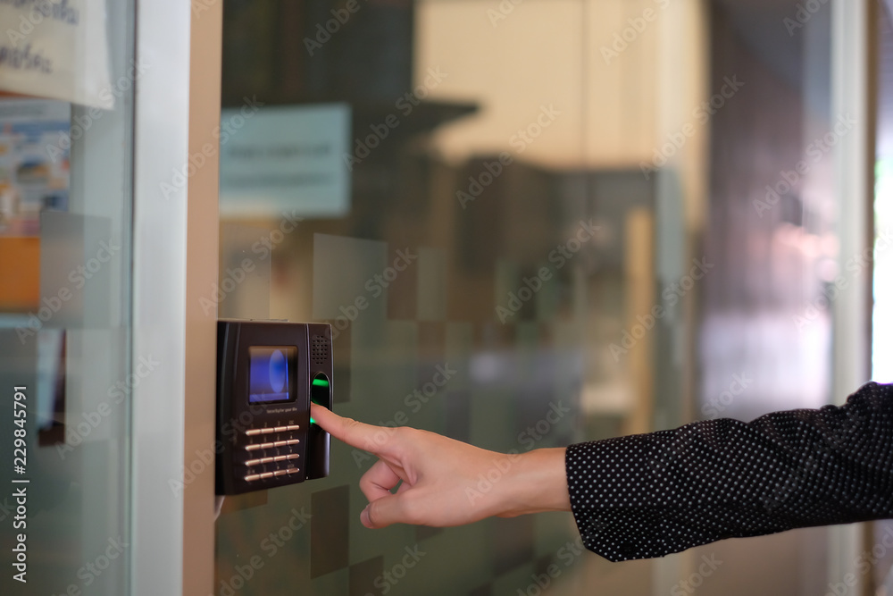 A man paste finger biometric fingerprint scanner Security Door access Circuit Diagram