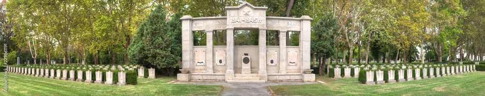 Sowjetischer Soldatenfriedhof gefallener Rotarmisten des zweiten Weltkrieges auf dem Zentralfriedhof in Wien Sowjetischer Soldatenfriedhof gefallener Rotarmisten des zweiten Weltkrieges auf dem Zentralfriedhof in Wien