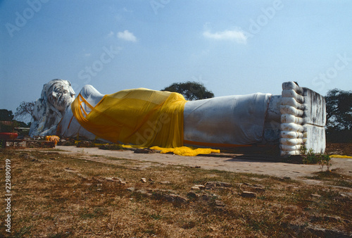 Photos Liegender Buddha im Wat Lokayasutharam, einer Tempelanlage in Ayutthaya