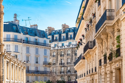 Paris, beautiful buildings boulevard des Batignolles, typical parisian facades    © Pascale Gueret