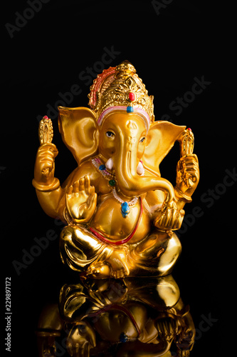 Ganesha statue on white © Dmitry Rukhlenko