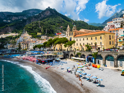 Ausblick auf Amalfi und den Dom von Amalfi, Unesco Weltkulturerbe, Halbinsel von Sorrent, Costiera Amalfitana, Region Amalfi, Amalfiküste, Kampanien, Italien