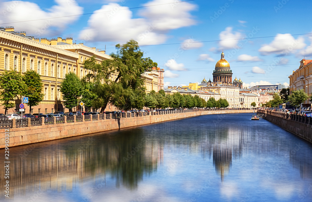 Fototapeta premium Saint Isaac Cathedral across Moyka river, St Petersburg, Russia