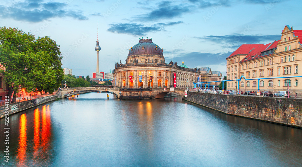 Naklejka premium Pretty night time illuminations of the Museum Island in Berlin, Germany.