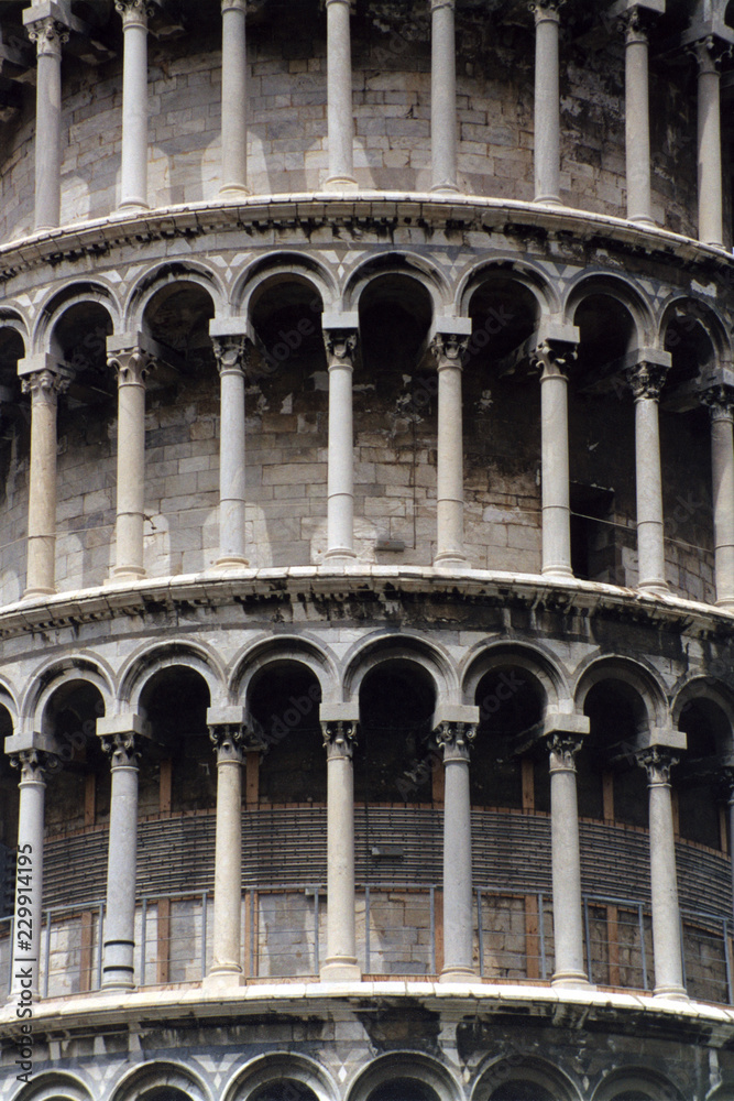 A more or less close-up of a famous Pisa tower.