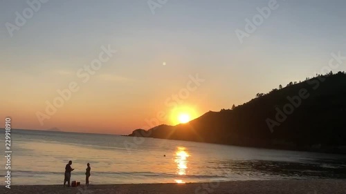 timelapse do por do sol a tarde na praia litoral norte