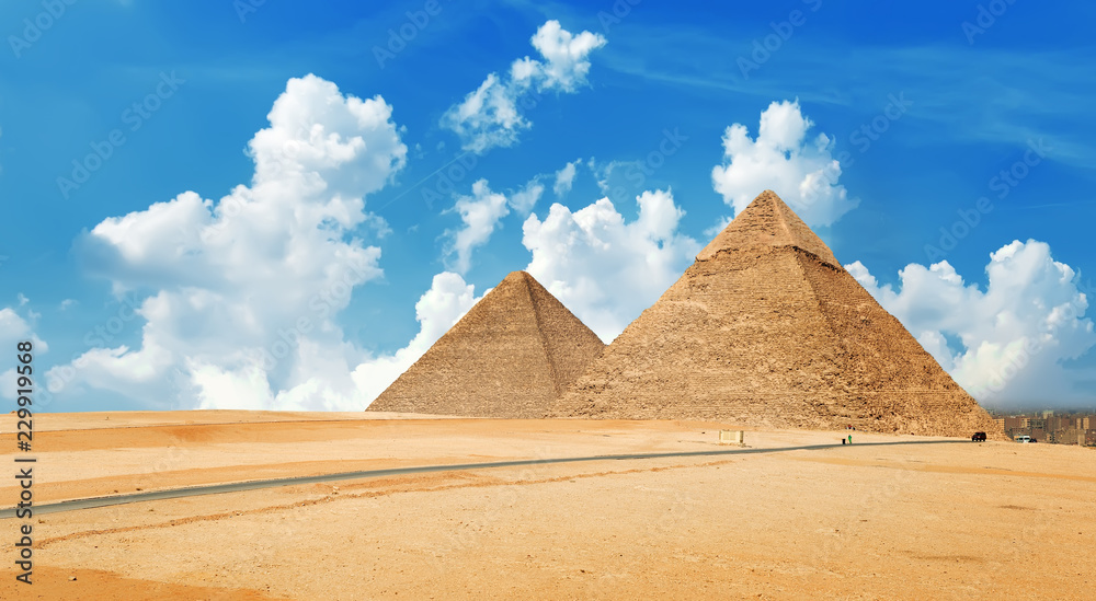 Obraz premium Widok piramid