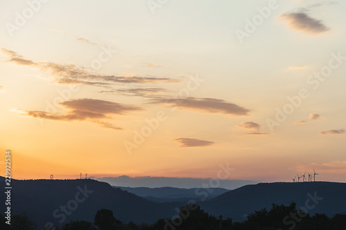 Coucher de soleil avec ciel color  