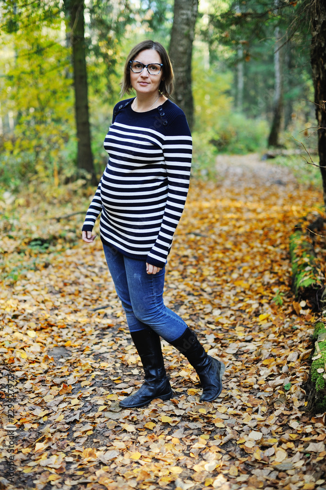 happy pregnant woman happy pregnant woman