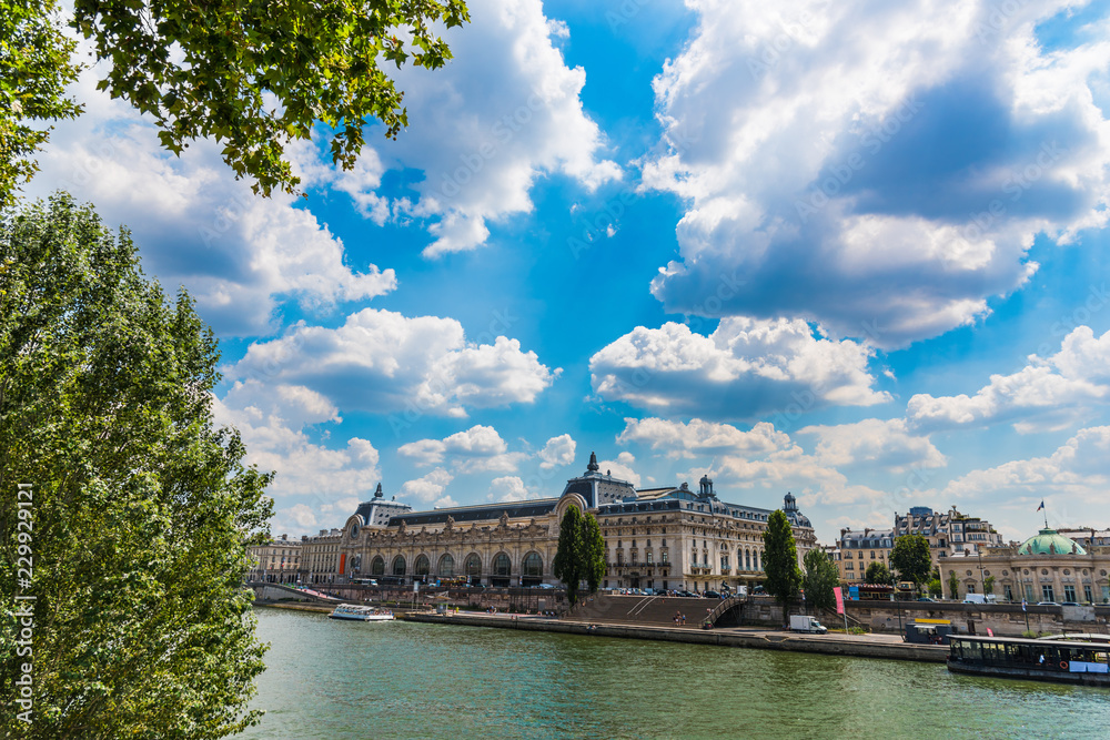Fototapeta premium Orsay museum seen from Seine river under a cloudy sky