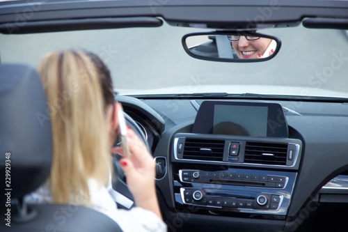 Ablenkung im Auto