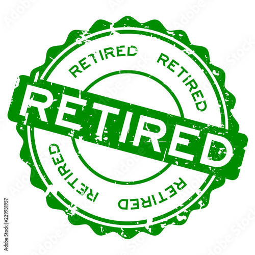 Grunge green retired word round rubber seal stamp on white background