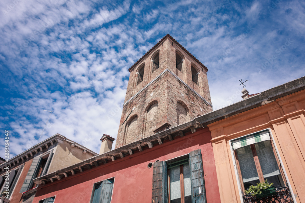 Quadratischer Kirchturm in Venedig