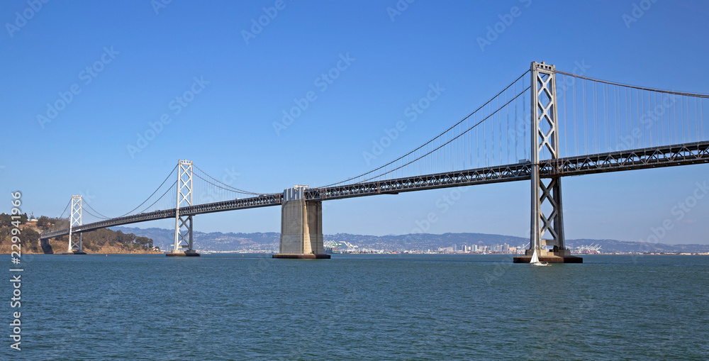 Naklejka premium San Francisco Bay Bridge on a clear day