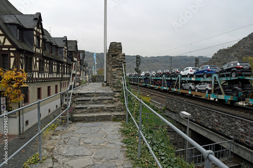 oberwesel, eisenbahnverkehr neben der stadtmauer photo