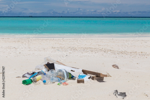 Fototapeta Naklejka Na Ścianę i Meble -  Müll am Strand Atoll Insel Malediven