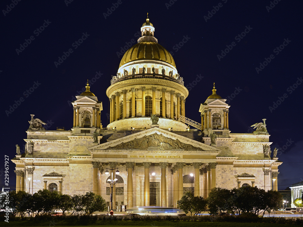 Obraz premium Saint Isaac's Cathedral (1858), Russian Orthodox cathedral in night. Saint Petersburg, Russia