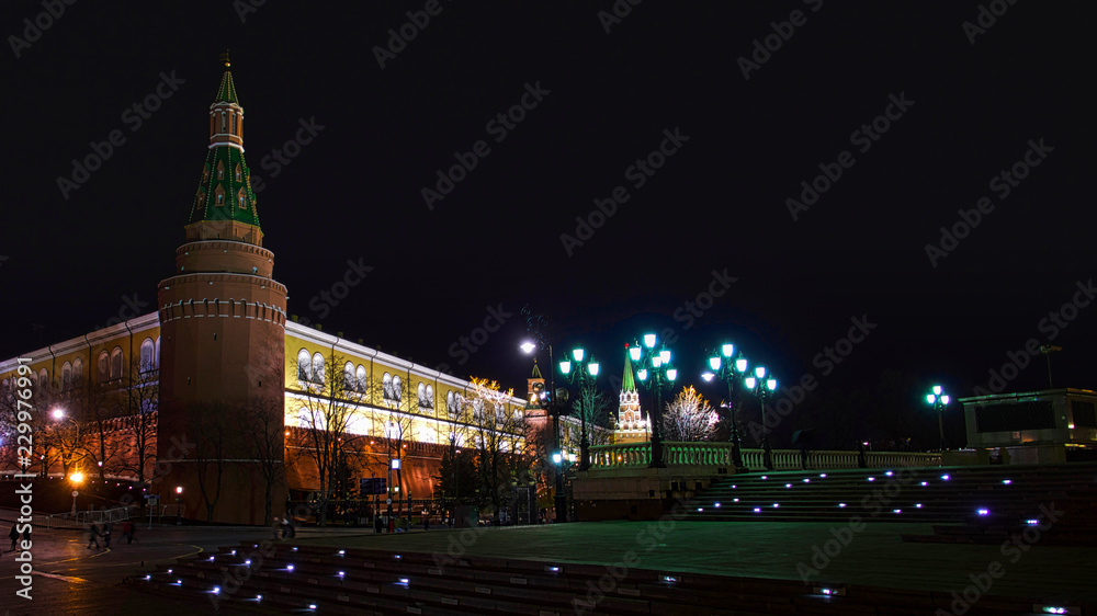 Obraz premium Architectural details of building near Red Square in Moscow illuminated at night.