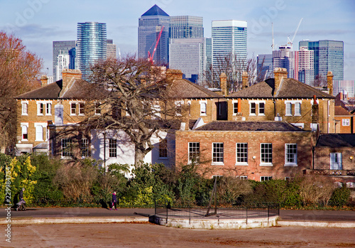 Papier peint Contrast between Victorian and Edwardian houses in Greenwich, London, England, a
