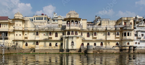 Haveli at the banks of Pichhola Lake in Udaipur photo