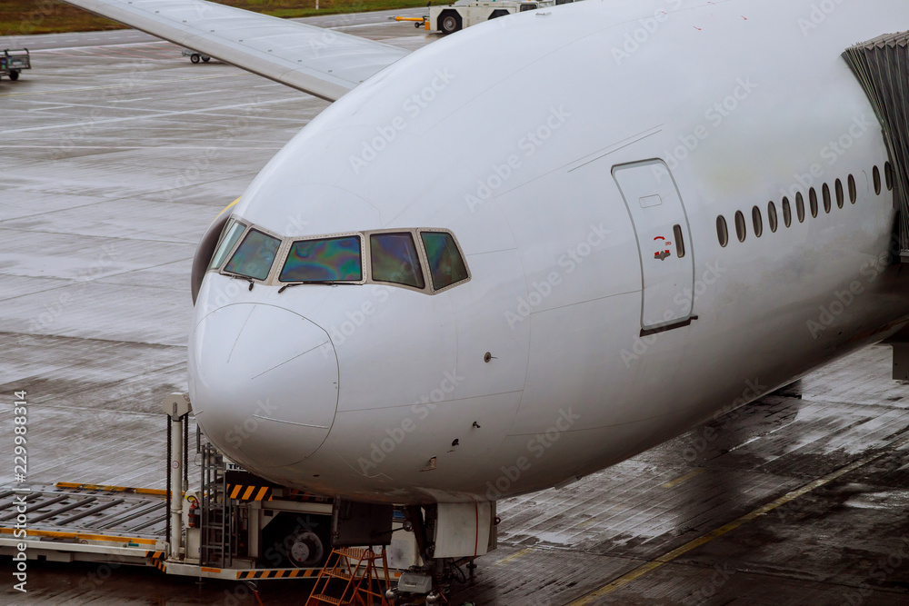 Obraz premium Airliner being prepared for boarding aircraft docked in airport