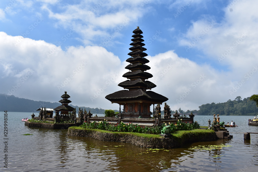 temple in danau beratan