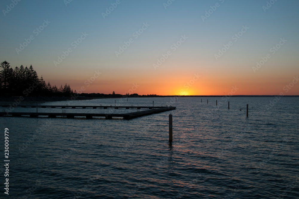 Obraz premium Busselton Australia, Sunset over Geographe Bay with ocean bathes in foreground