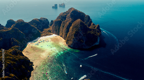 Tablou canvas Maya bay island in sunny day from top