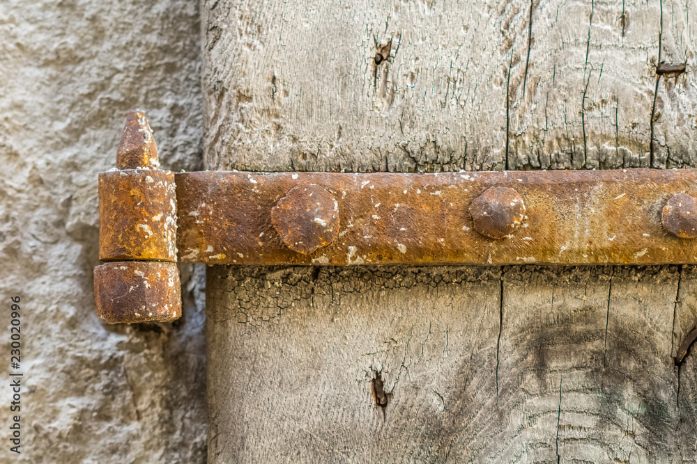 Ancienne ferrure penture gond de porte en fer forgé Stock Photo | Adobe  Stock