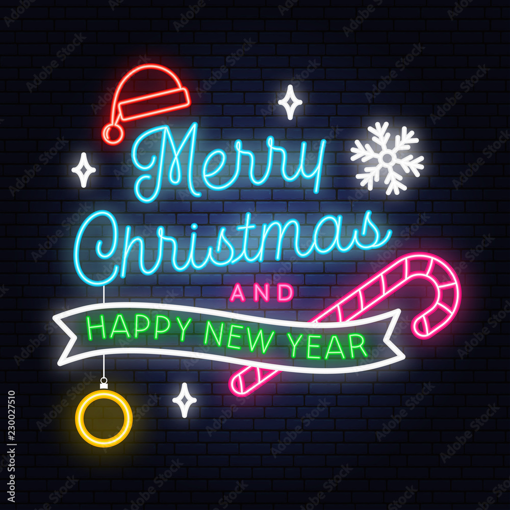 Φωτογραφία Merry Christmas and Happy New Year neon sign with snowflakes, hanging christmas ball, santa hat, candy