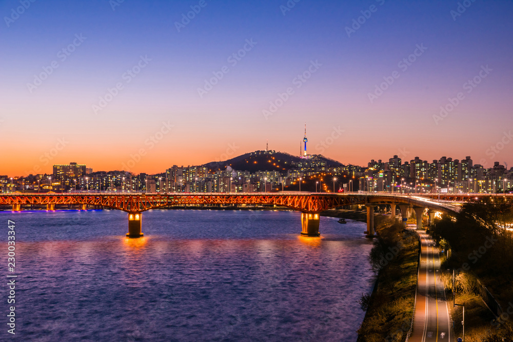 Fototapeta premium Bright and beautiful Seoul Han River night view