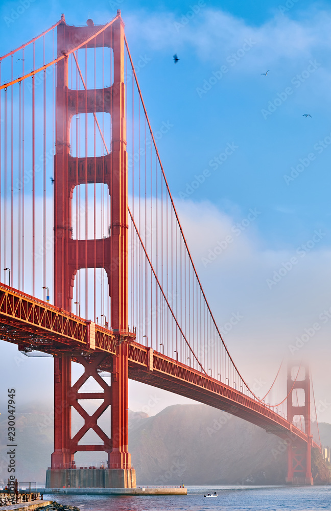 Fototapeta premium Golden Gate Bridge at morning, San Francisco, California
