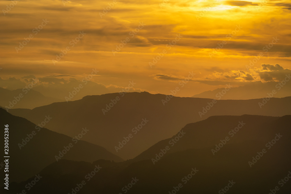 Fototapeta premium Sonnenuntergang über den Südtiroler Bergen