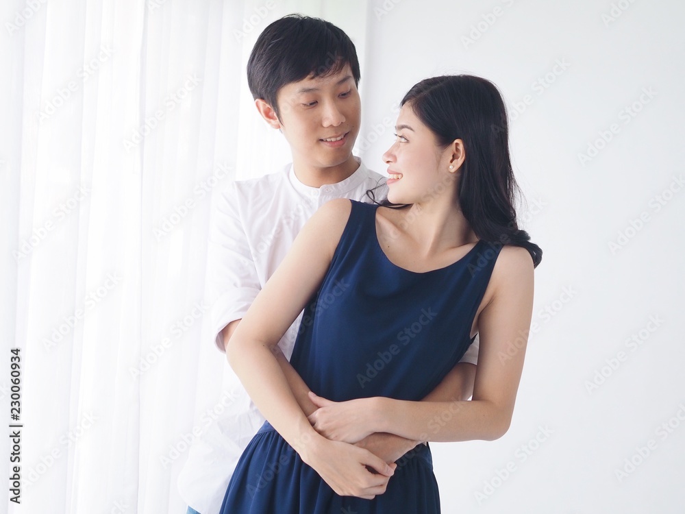 Naklejka premium young couple expecting baby