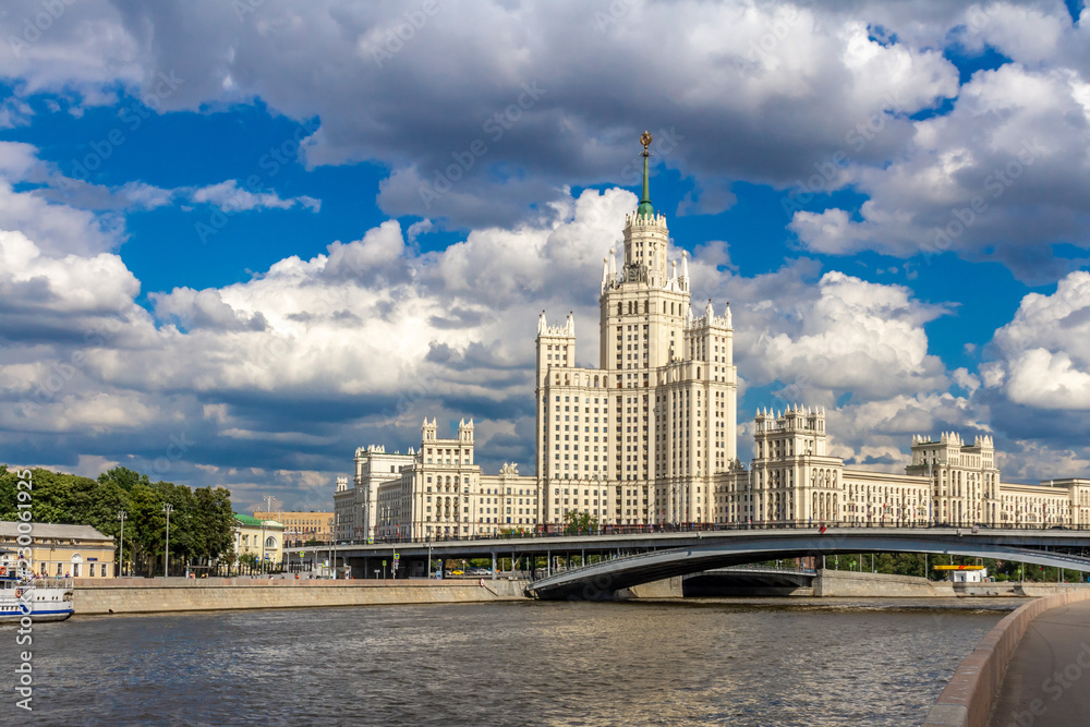 Obraz premium Высотное здание на Котельнической набережной. Москва