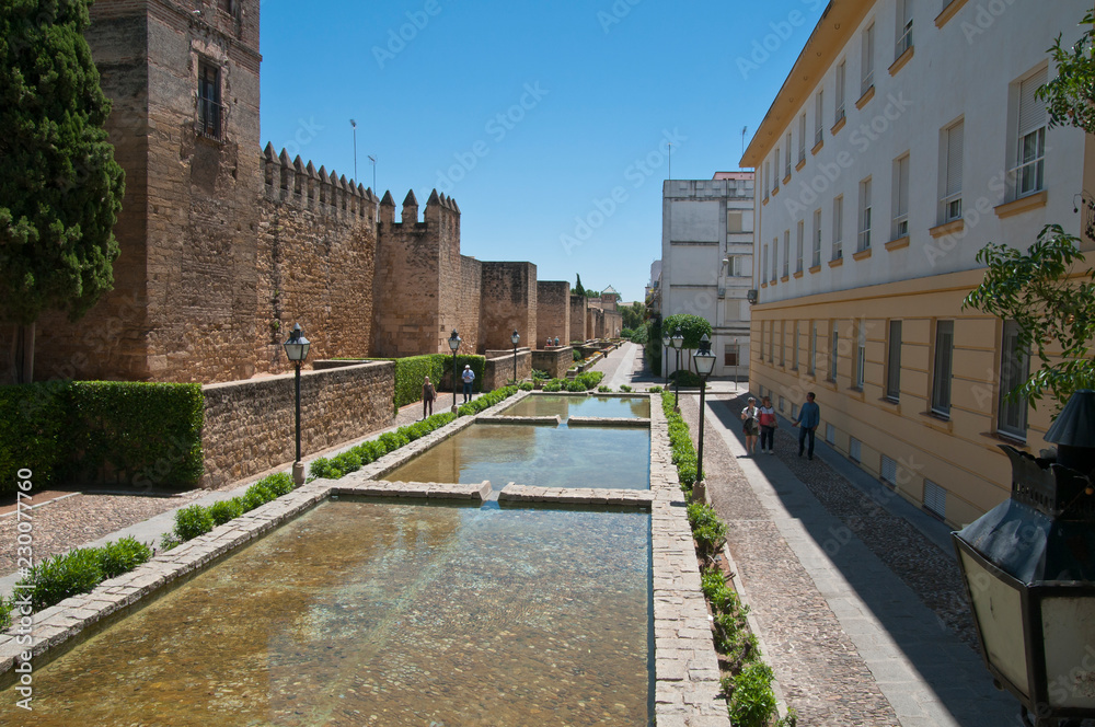 Stadtmauer an der Puerta de Almodóvar, Cordoba, Andalusien, Spanien