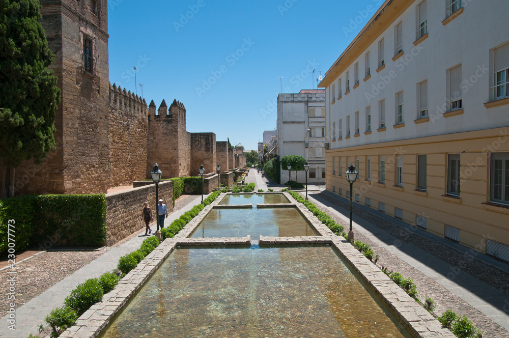 Stadtmauer an der Puerta de Almodóvar, Cordoba, Andalusien, Spanien