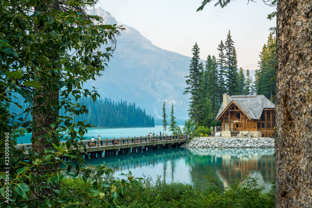 Naklejka premium Canada rockies, Yoho national park, Emerald lake